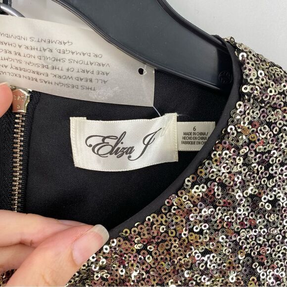 Eliza J Women’s Crew Neck Short Sleeve Cropped Sequin Blouse size 6 - Picture 2 of 3